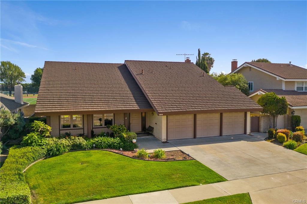 Three Garage Doors House in Cream Color Paint